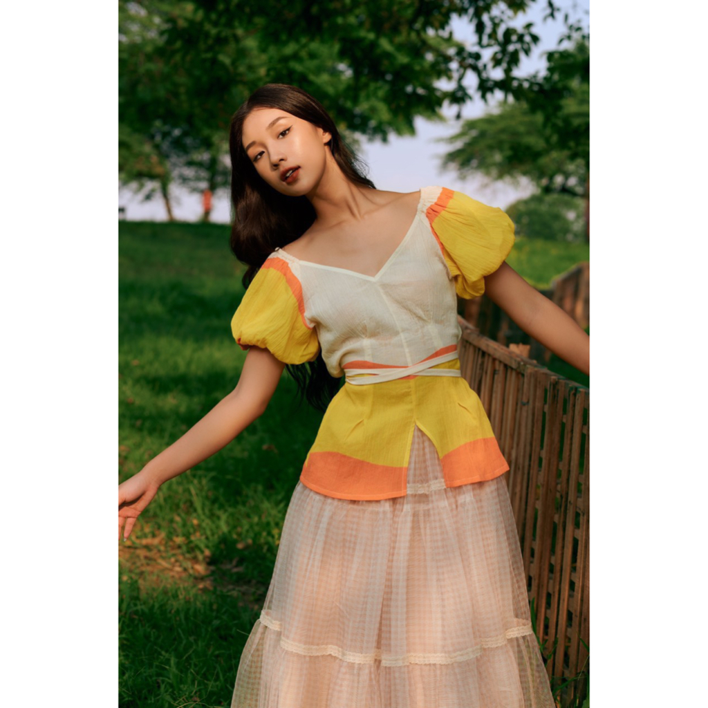 Áo kiểu nữ cổ V tay phồng The Country BEE KNEES TOP vải xô đũi
