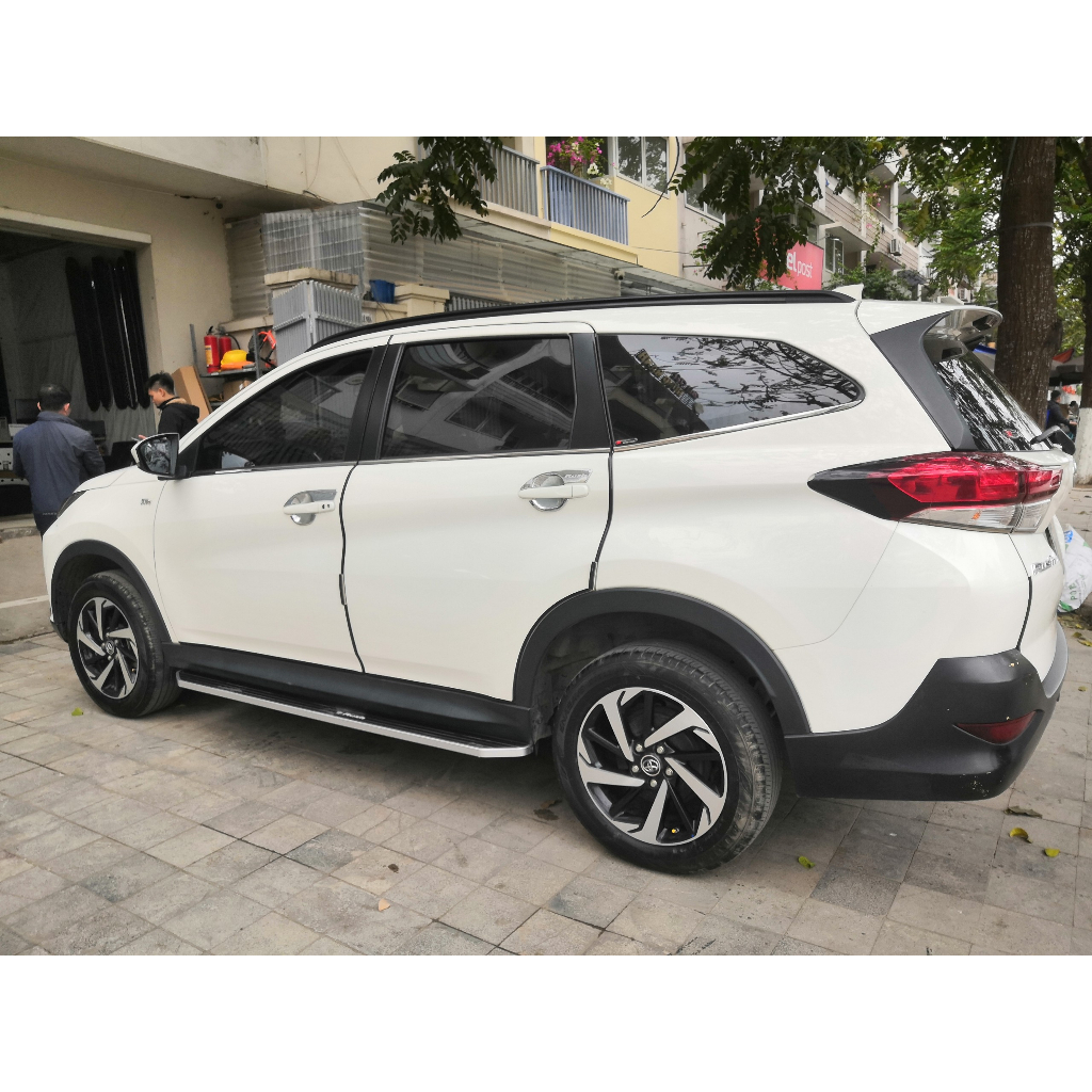 Bệ bước chân, bậc lên xuống xe Toyota Rush 2018 - 2022. NHÔM ĐÚC 100%, Khắc laser logo