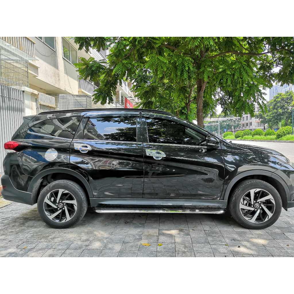 Bệ bước chân, bậc lên xuống xe Toyota Rush 2018 - 2022. NHÔM ĐÚC 100%, Khắc laser logo