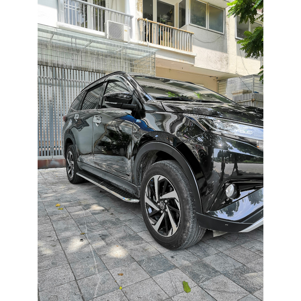 Bệ bước chân, bậc lên xuống xe Toyota Rush 2018 - 2022. NHÔM ĐÚC 100%, Khắc laser logo