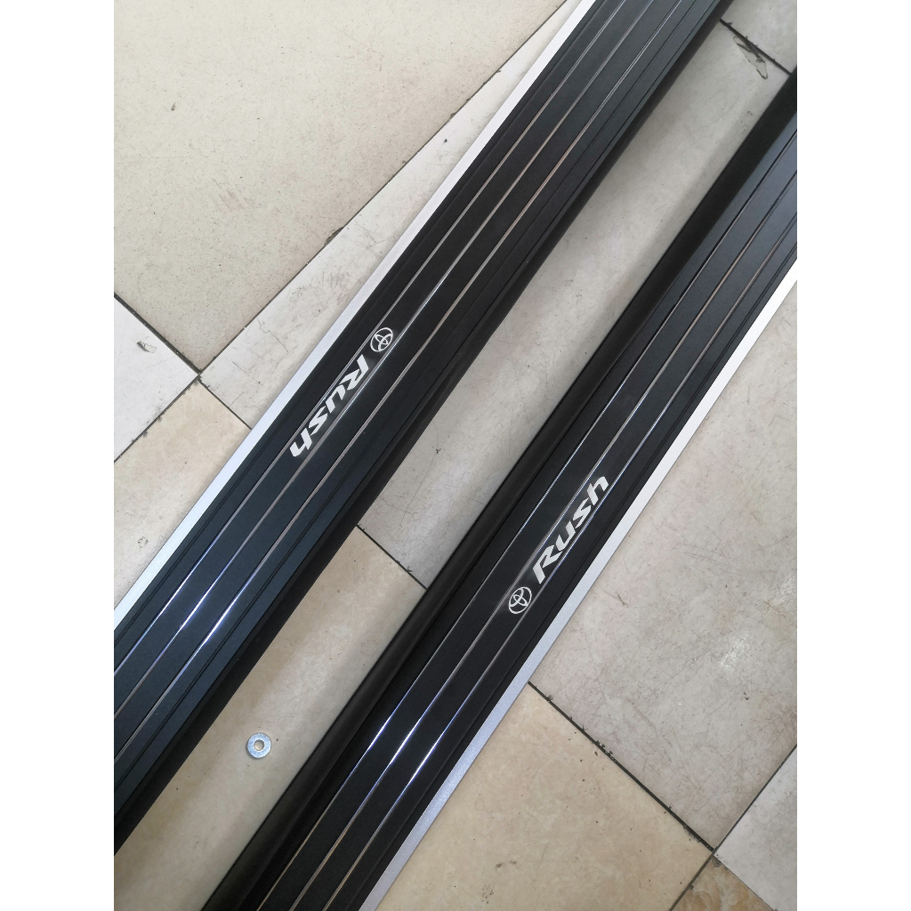 Bệ bước chân, bậc lên xuống xe Toyota Rush 2018 - 2022. NHÔM ĐÚC 100%, Khắc laser logo
