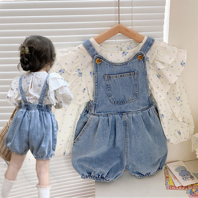 Bộ đồ cho bé gái mùa xuân hè 2023 áo sơ mi hoa tay phồng quần yếm bí ngô siêu cute cho bé k13