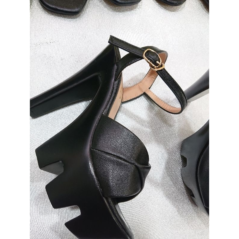 Giày cao gót 12p siêu nhẹ.