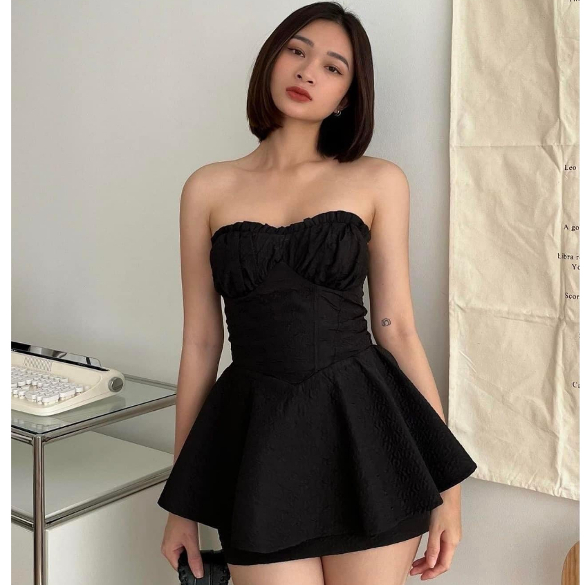 Set áo quây mix chân váy ngắn sang chảnh, áo cúp hở vai quyến rũ, may xếp li tinh tế có phần xoè nhẹ đuôi cá nữ tính
