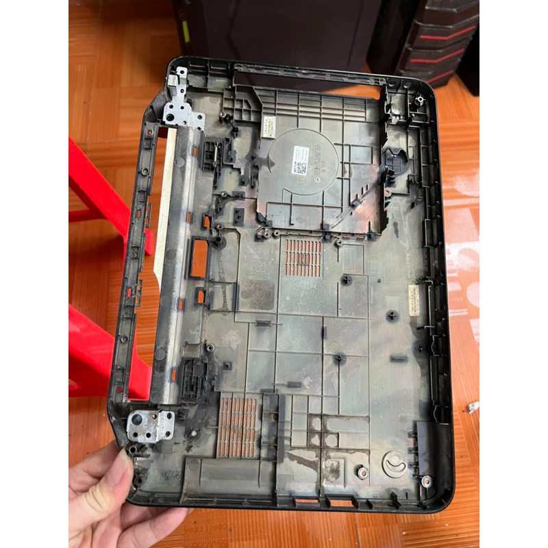 Full bộ vỏ laptop dell n4050 cũ dùng tạm ko vỡ hỏng gì