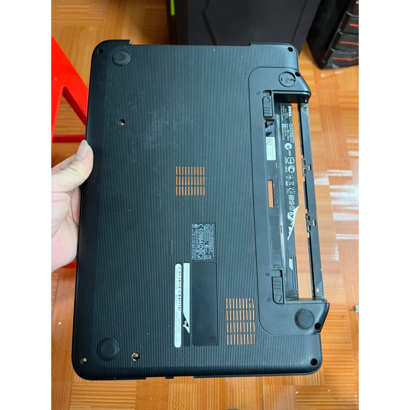 Full bộ vỏ laptop dell n4050 cũ dùng tạm ko vỡ hỏng gì