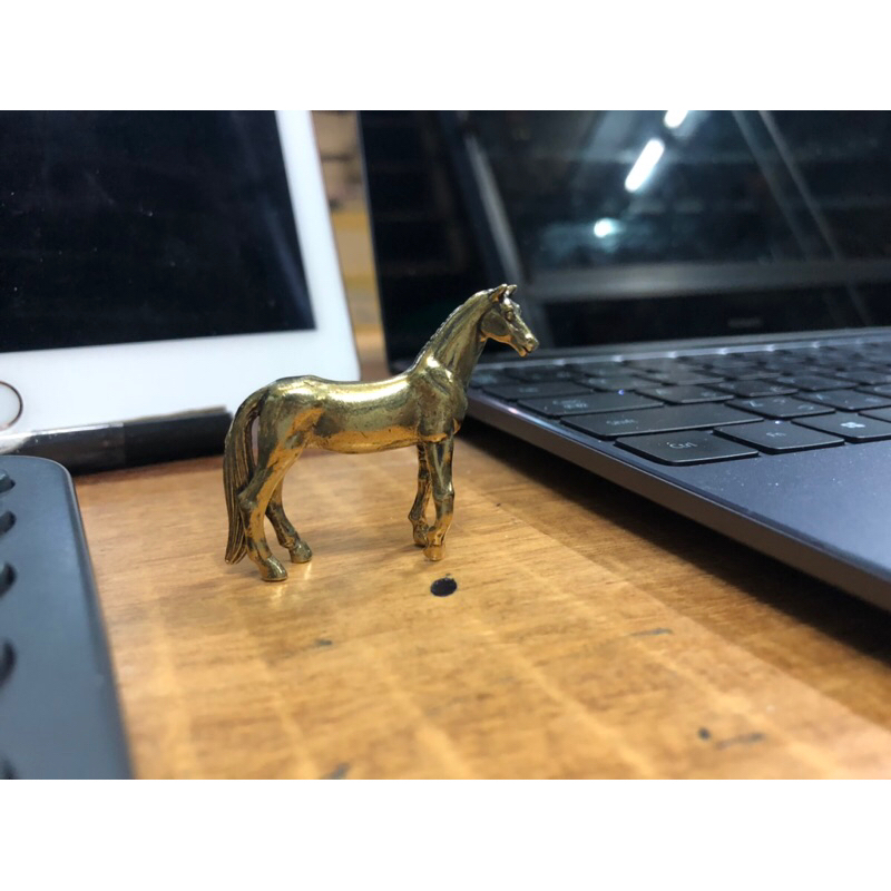 Tượng Ngựa, chất liệu Đồng Vàng-TD304 Thích hợp phối tiểu cảnh, để bàn.