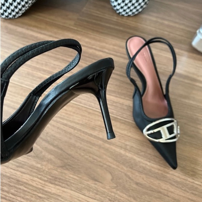 ORDER 💗 Giày cao gót mũi nhọn logo bạc quai hậu 7cm