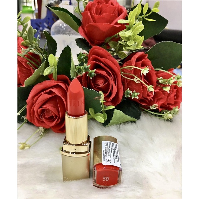 Son môi lì Firin Professional của Nga giúp dưỡng ẩm da, làm mềm môi, mang đến cảm giác thoải mái dễ chịu cho người dùng