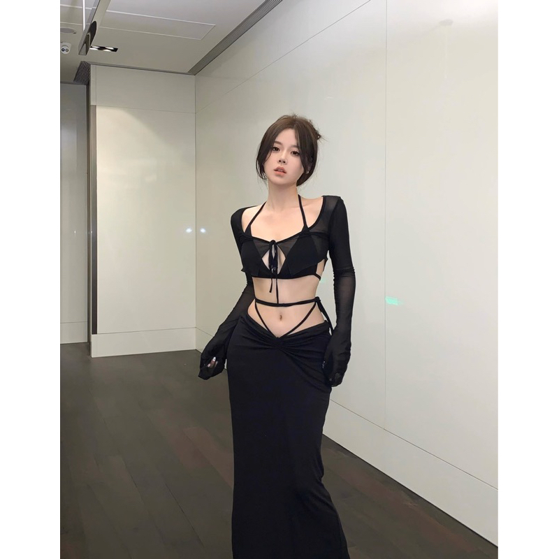 Set áo bra đen cột dây khoác ngoài ren chân váy dài lưng thấp cột eo