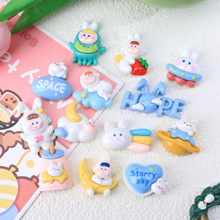 Charm 3D nổi mẫu bé thỏ phi hành gia trang trí ốp lưng , bình nước , diy