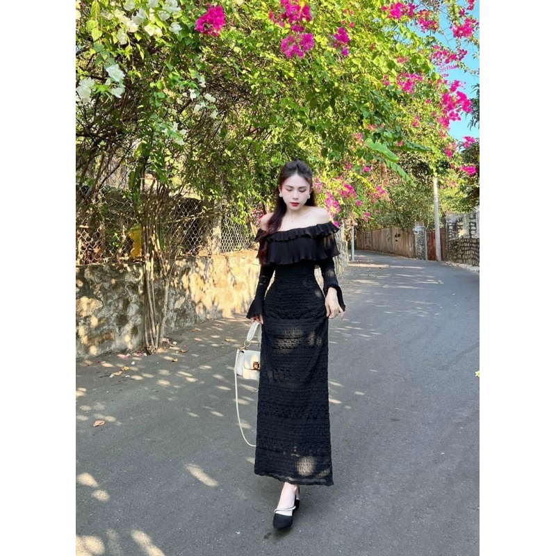 Đầm body ren đen bẹt vai