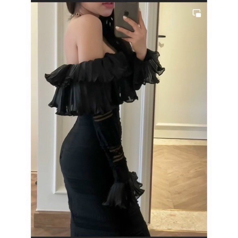 Đầm body ren đen bẹt vai