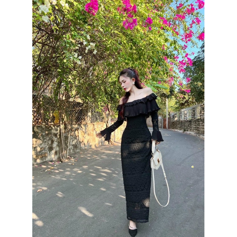 Đầm body ren đen bẹt vai