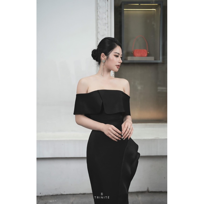 Đầm body tiệc bẹt vai đen