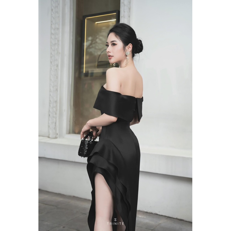 Đầm body tiệc bẹt vai đen