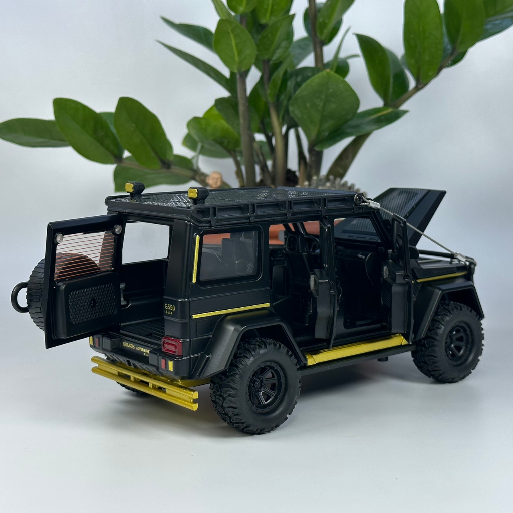 Mô hình xe Mercedes Brabus G550 4x4 tỷ lệ 1:24 bằng kim loại