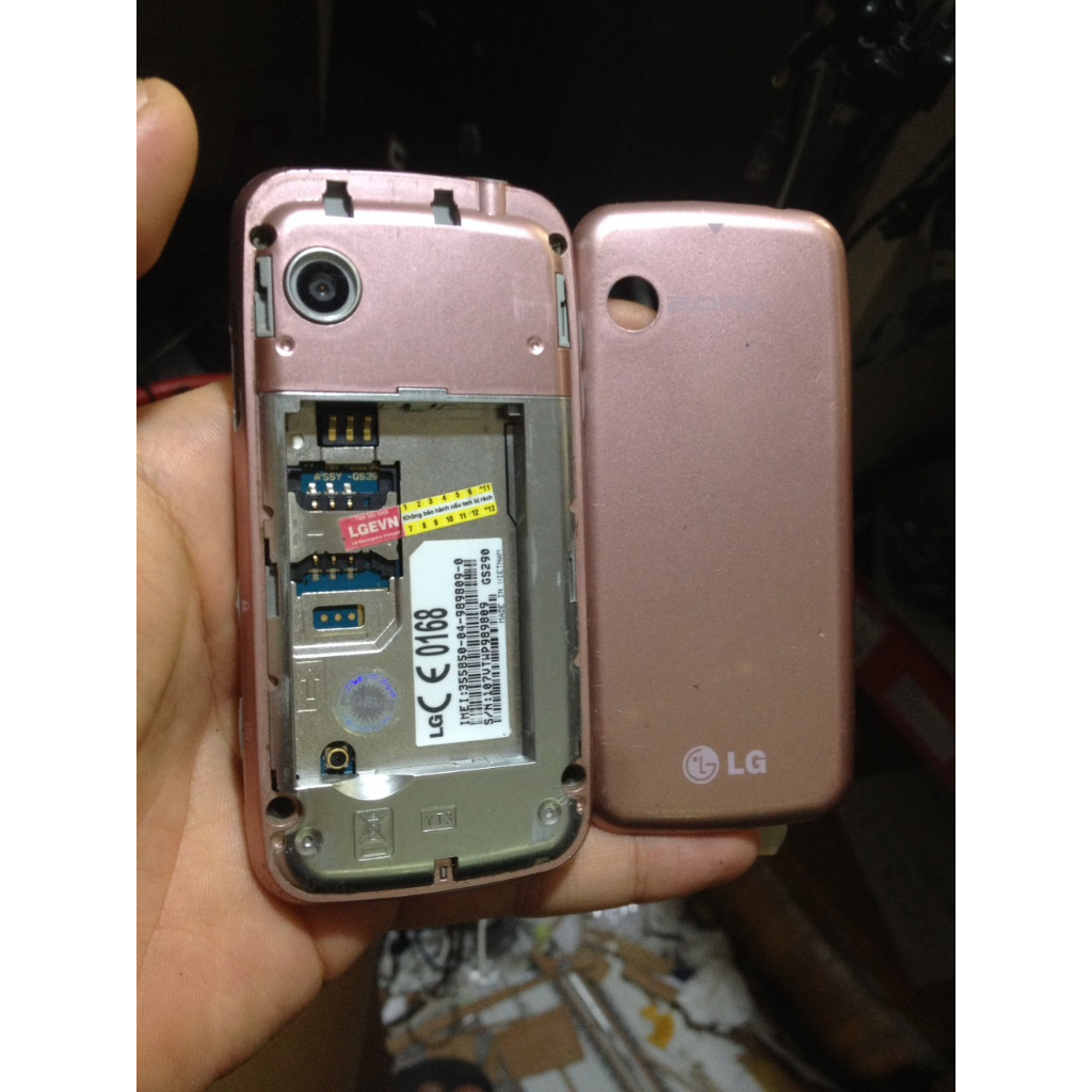 Xác LG GS290 lên vỡ màn như hình, không tét được gì,không bin