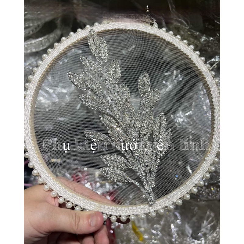 Cài tóc cô dâu có bán lẻ ib shop