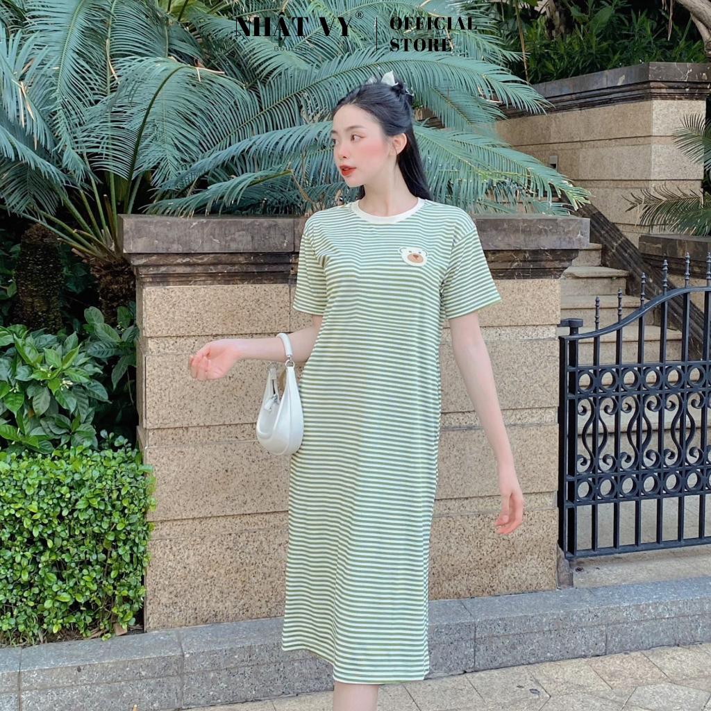 Đầm suông đi chơi Nhật Vy tay ngắn cổ tròn thêu hình gấu có túi chất thun sọc tăm phù hợp dạo phố cafe - D2722