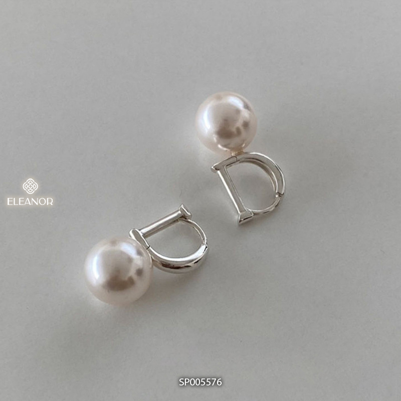 Bông tai nữ chuôi bạc 925 Eleanor Accessories đính ngọc trai nhân tạo hình chữ D phụ kiện trang sức 5576