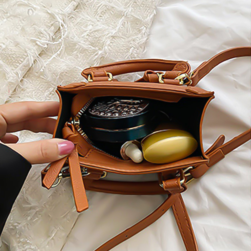 Túi đeo chéo mini màu đen thời trang tinh tế độc đáo đa năng dành cho nữ