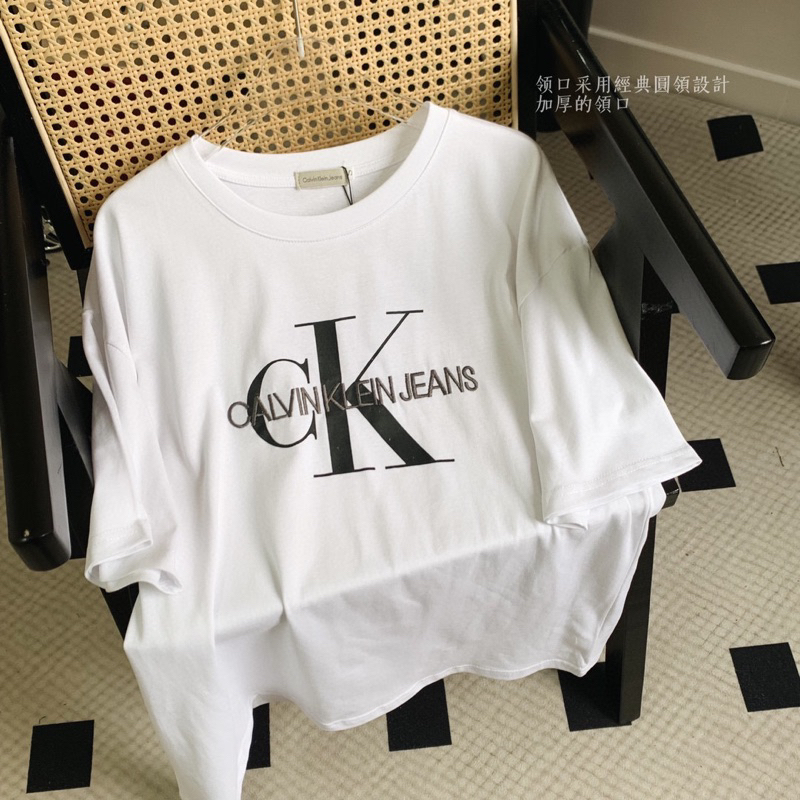 Áo thun JENNIE , JUNGKOOK mang CK màu trắng ,đen,xanh,hồng LOGO Thêu Bản VIP Đỉnh 2023