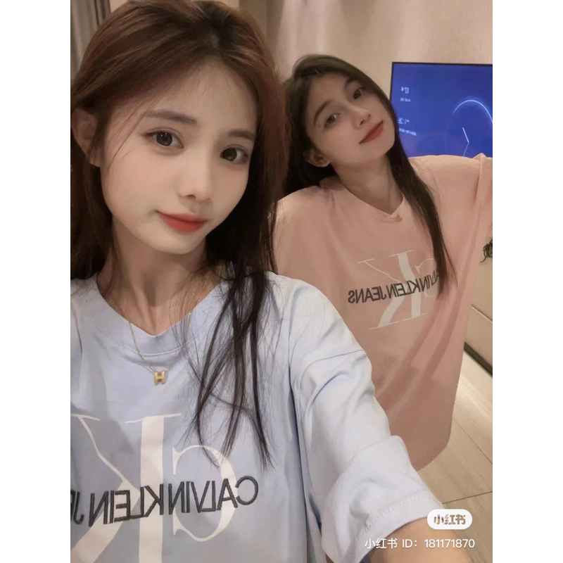 Áo thun JENNIE , JUNGKOOK mang CK màu trắng ,đen,xanh,hồng LOGO Thêu Bản VIP Đỉnh 2023