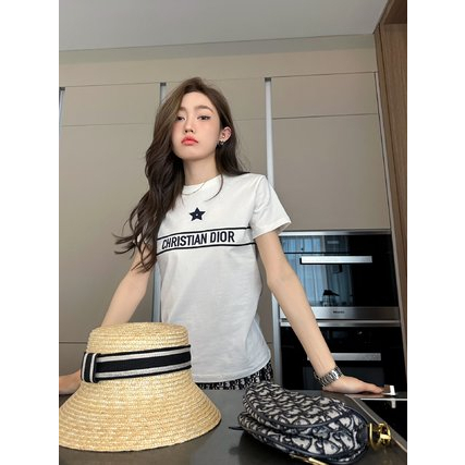 Áo phông nữ thời trang cao cấp Dior CD thiết kế in chữ đặc trưng, phong cách tối giản, thanh lịch