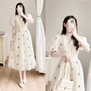 Đầm midi kem hoa xô thêu cổ V tay phồng cột nơ lưng
