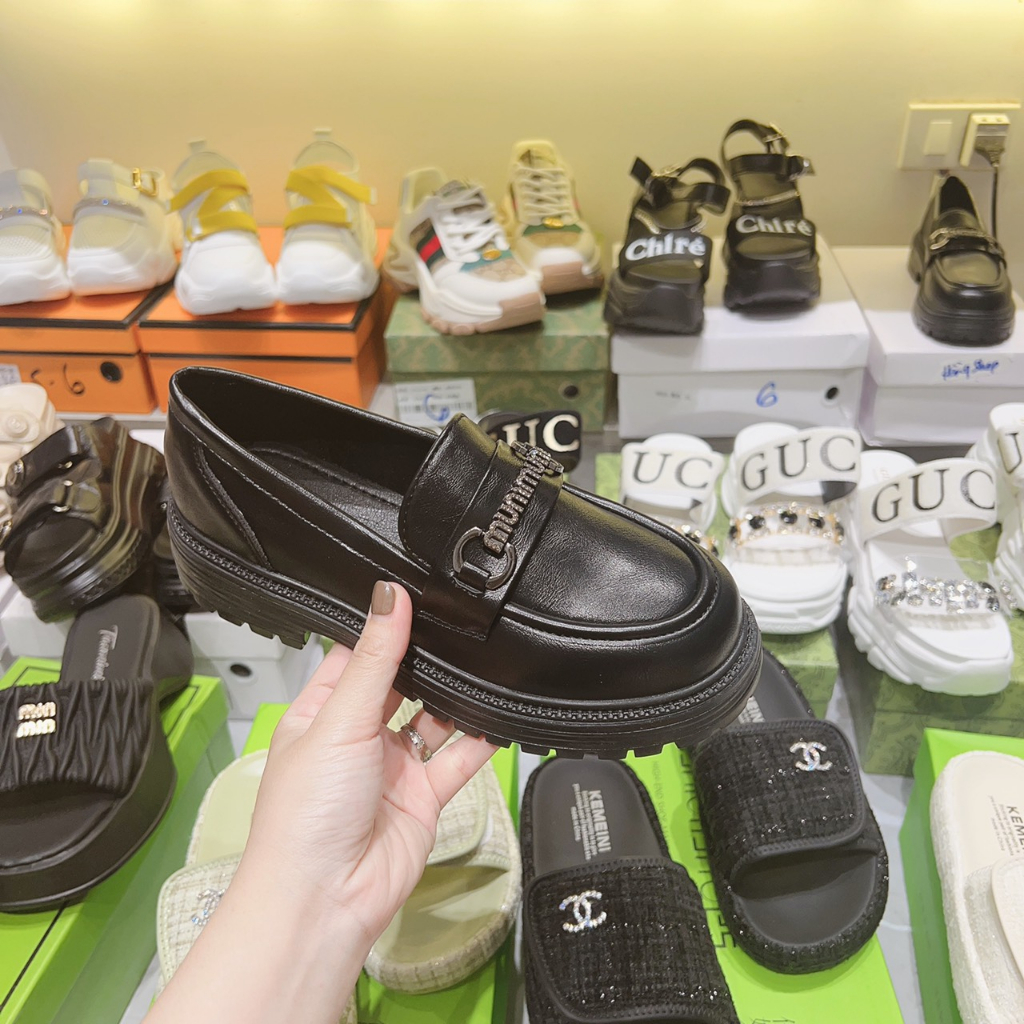 MOCA MIUMIU DA LÌ CHỮ NGANG KHOÁ ĐÁ