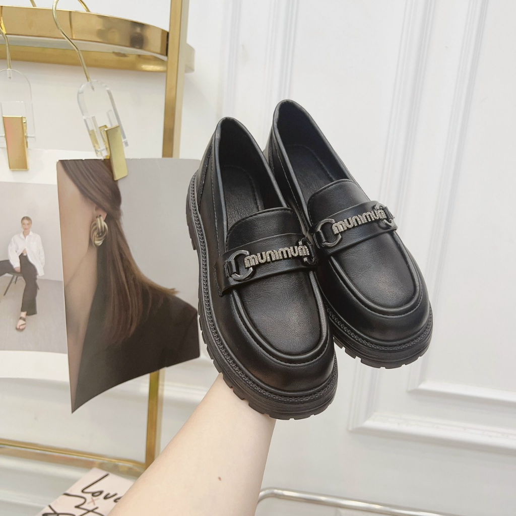 MOCA MIUMIU DA LÌ CHỮ NGANG KHOÁ ĐÁ