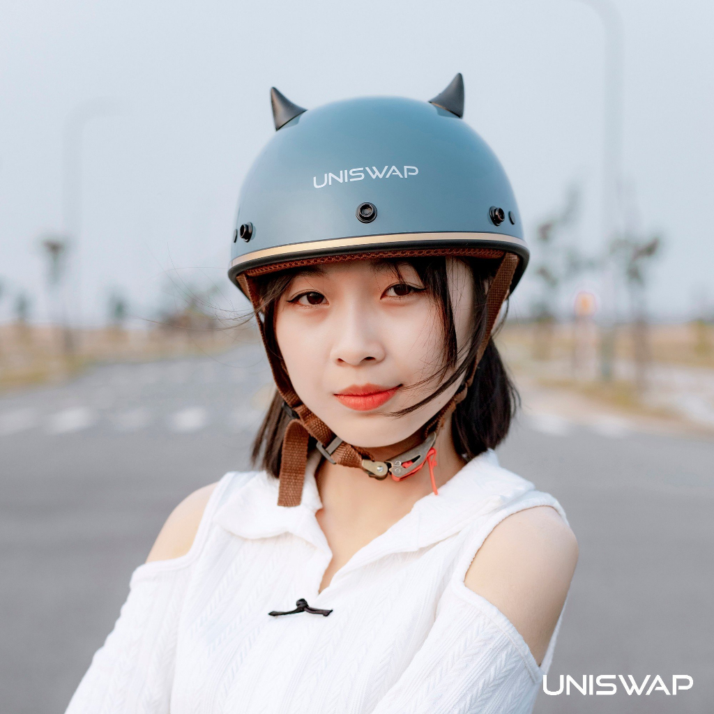 Mũ bảo hiểm nửa đầu UNISWAP gắn phụ kiện sừng mini siêu xinh đi chơi, dạo phố, tặng kèm túi đựng mũ và lưỡi trai