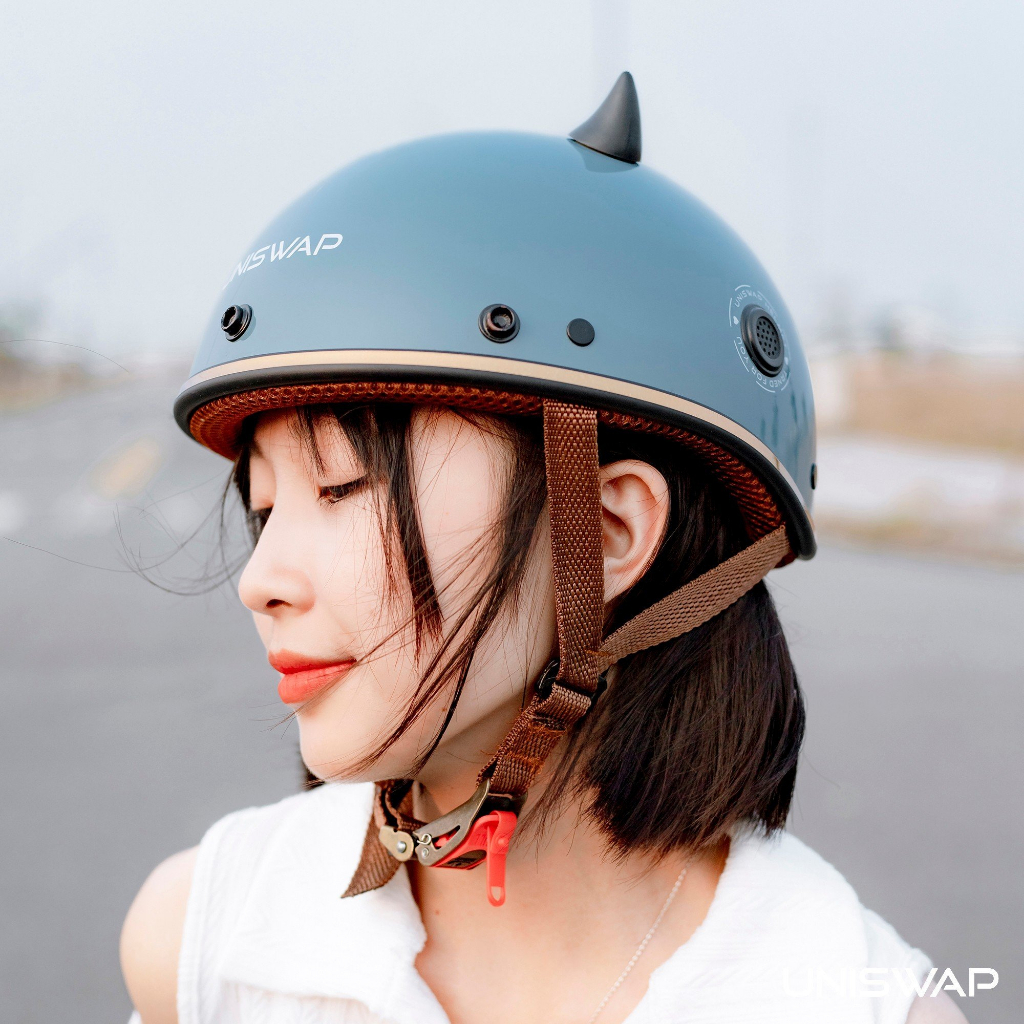 Mũ bảo hiểm nửa đầu UNISWAP gắn phụ kiện sừng mini siêu xinh đi chơi, dạo phố, tặng kèm túi đựng mũ và lưỡi trai
