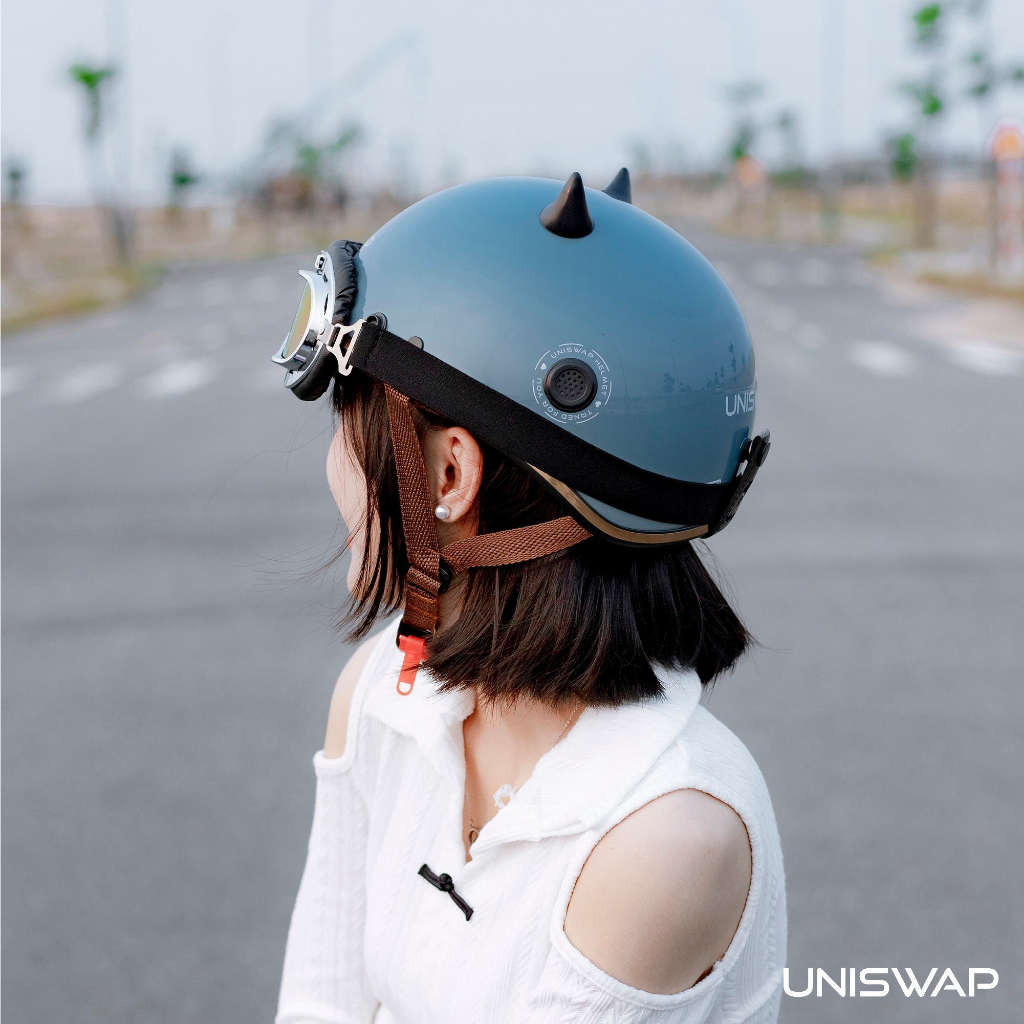 Mũ bảo hiểm nửa đầu UNISWAP gắn phụ kiện sừng mini siêu xinh đi chơi, dạo phố, tặng kèm túi đựng mũ và lưỡi trai
