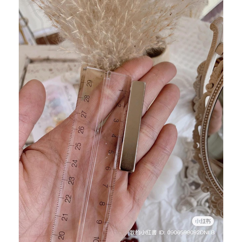 Nam châm hơ mắt mèo