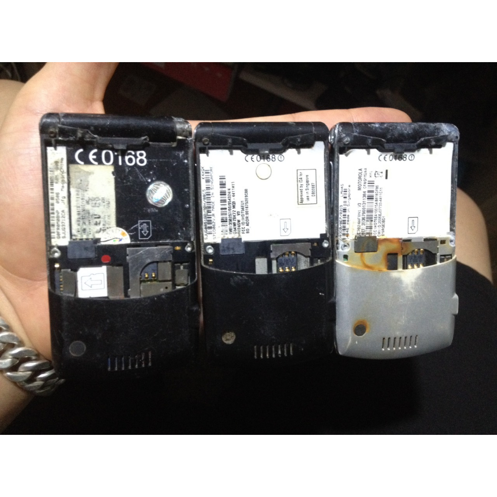 Combo Xác xấu MOTOROLA V3 không thấy lên, không bin, không nắp