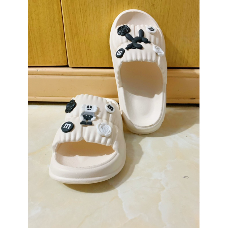 Dép bánh mì họa tiết stiker sịn sò  êm chân