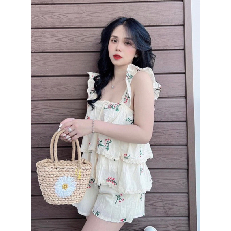 Set áo cánh tiên hai dây xếp tầng hoa thêu kèm quần short cực dễ thương sang chảnh