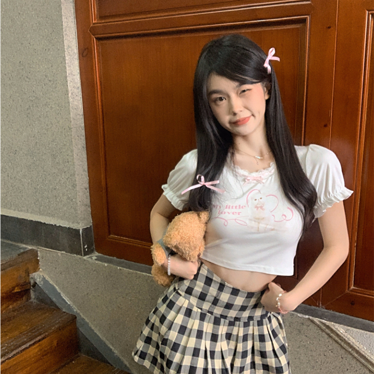 Áo thun croptop ngắn tay cổ tròn phối ren kiểu dáng ôm cực xinh xắn và quyến rũ