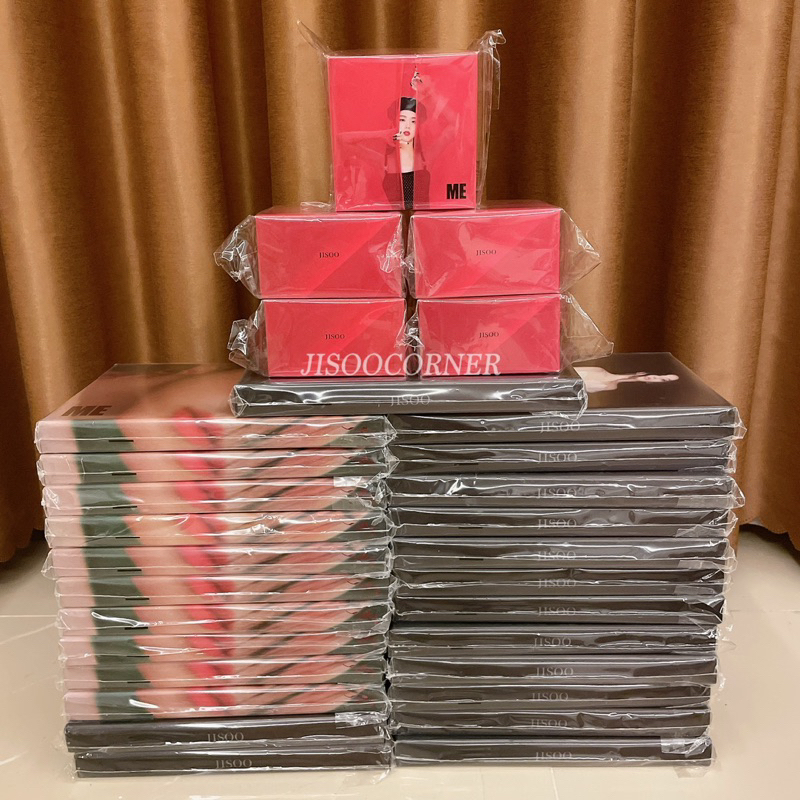 Album Me Jisoo Blackpink (rỗng)