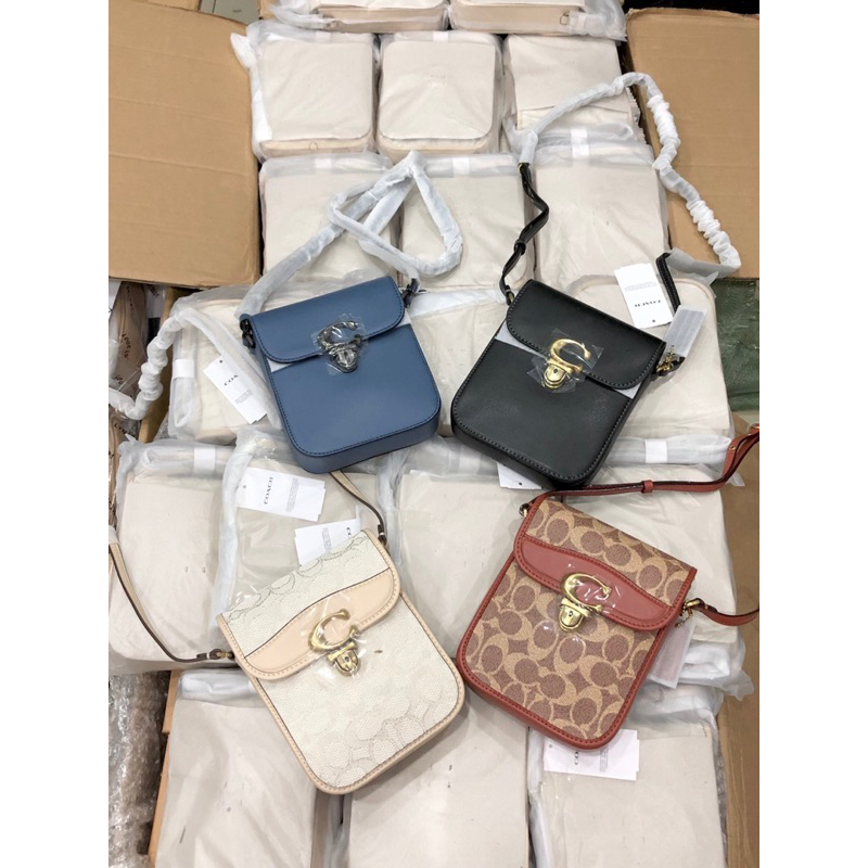 Túi phone đeo chéo Coach Tall Studio Crossbody