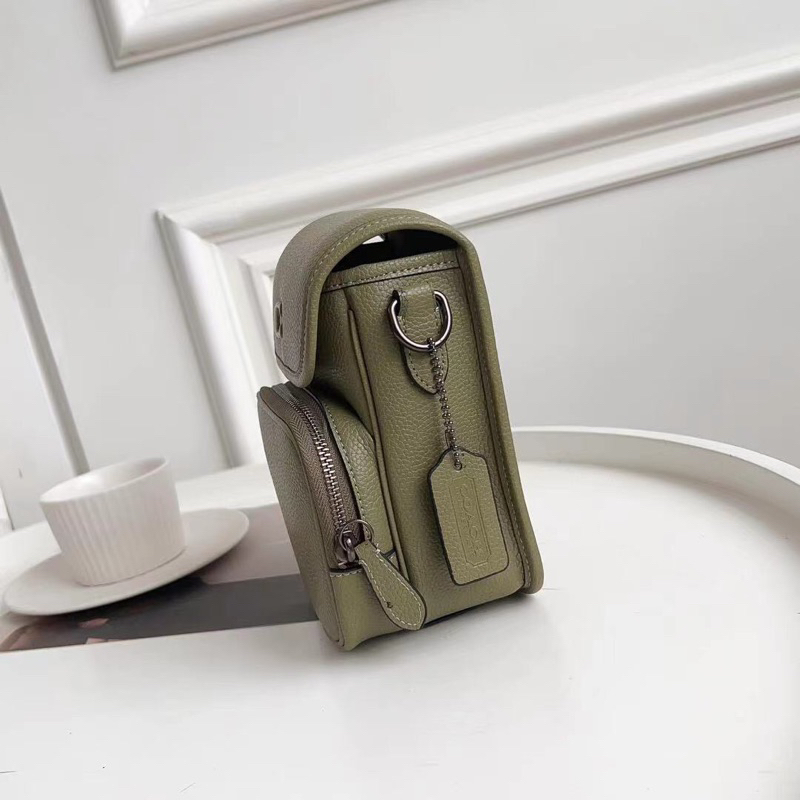 Túi đeo chéo unisex Coach Lee Crossbody