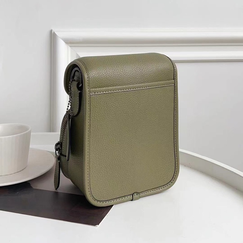 Túi đeo chéo unisex Coach Lee Crossbody