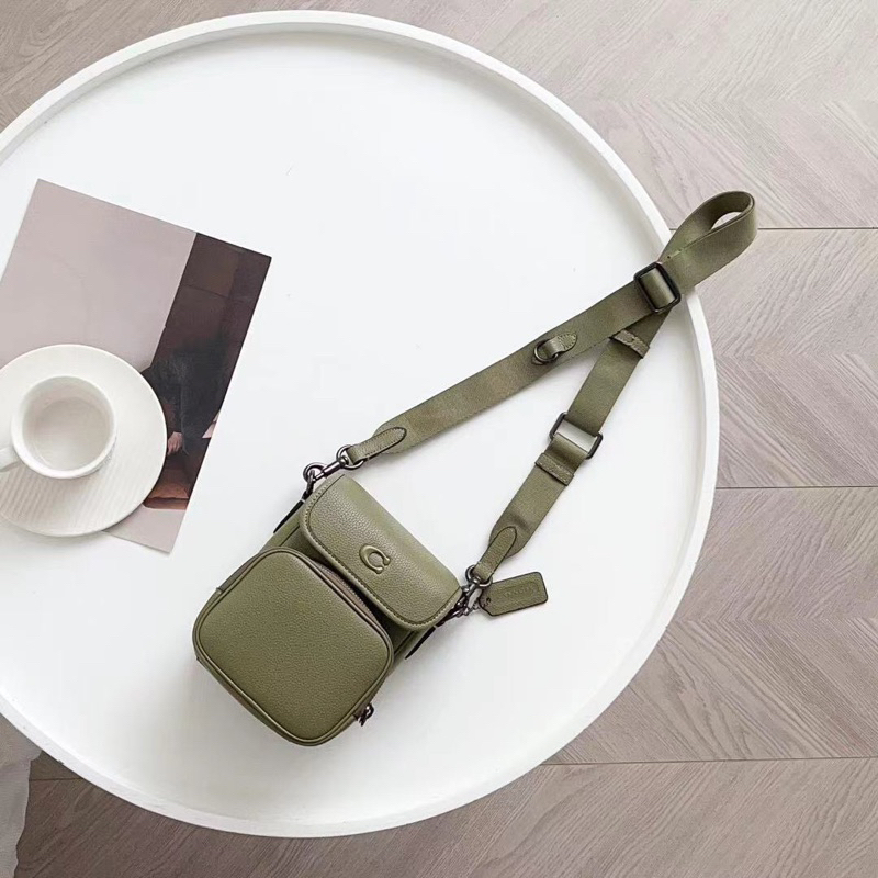 Túi đeo chéo unisex Coach Lee Crossbody