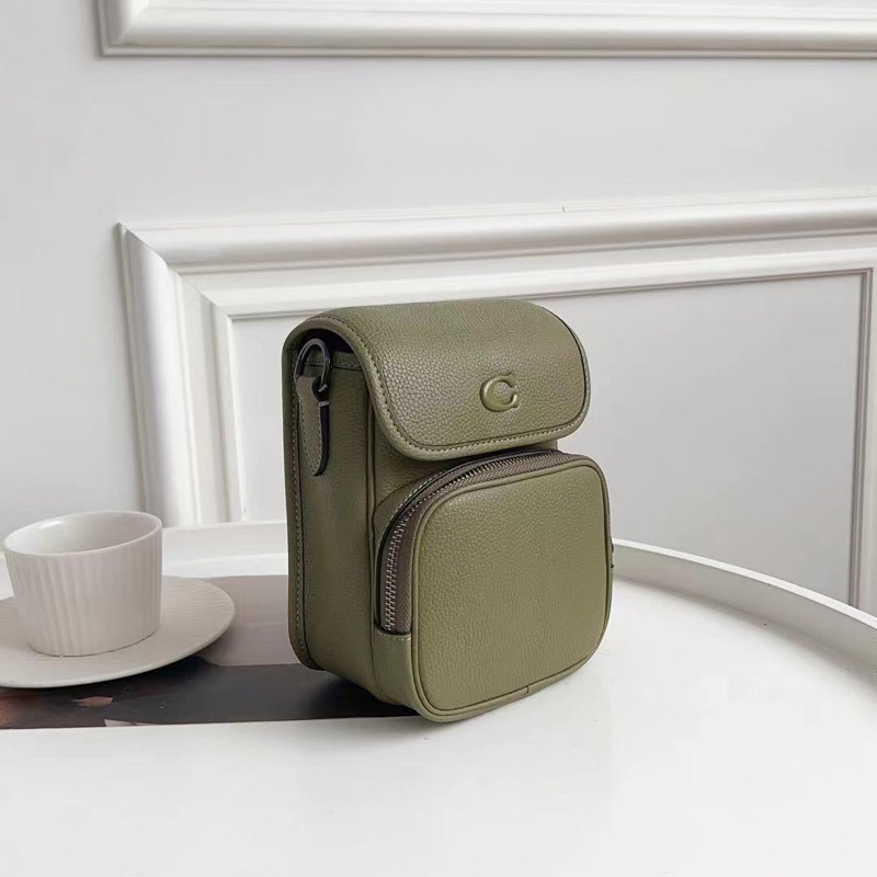 Túi đeo chéo unisex Coach Lee Crossbody