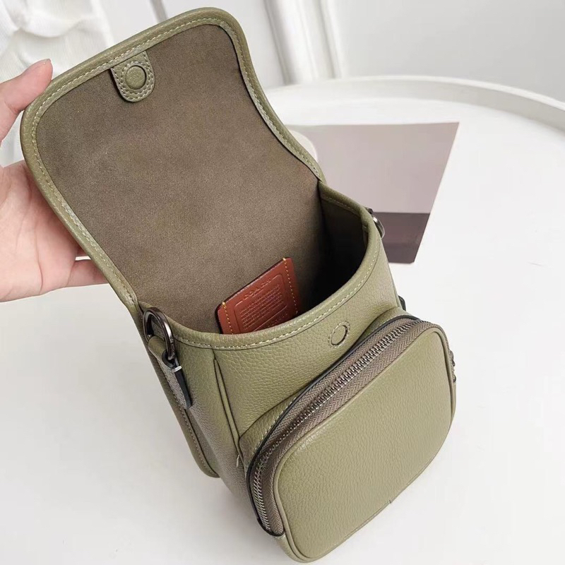 Túi đeo chéo unisex Coach Lee Crossbody