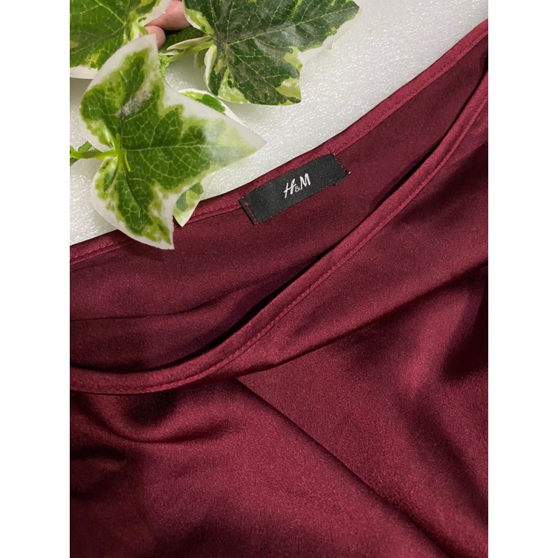 Áo kiểu màu đỏ đô