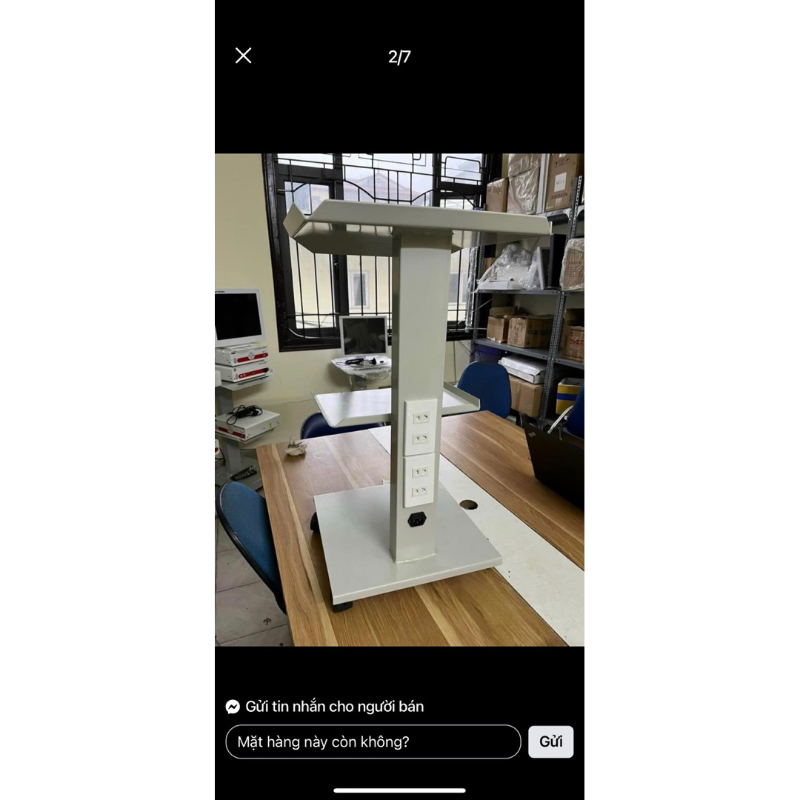 Xe đẩy nha khoa có ổ cắm sau