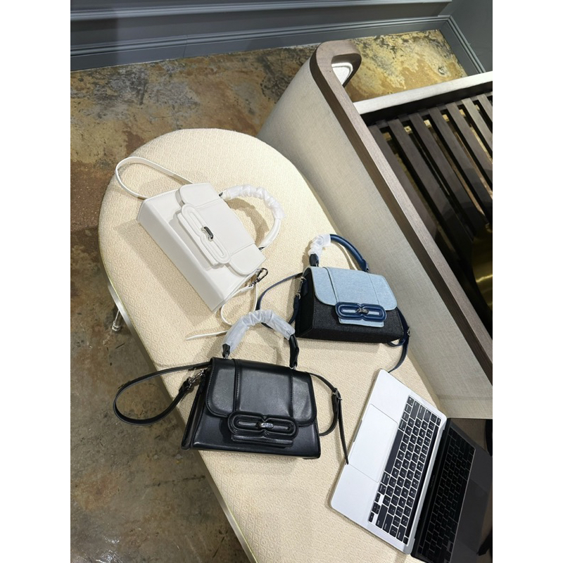 Túi khoá ngang quai xách